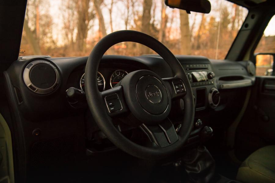 Торпедо Jeep Wrangler Geiger-Willys (JK) 2017 года  (фото 4 из 21)